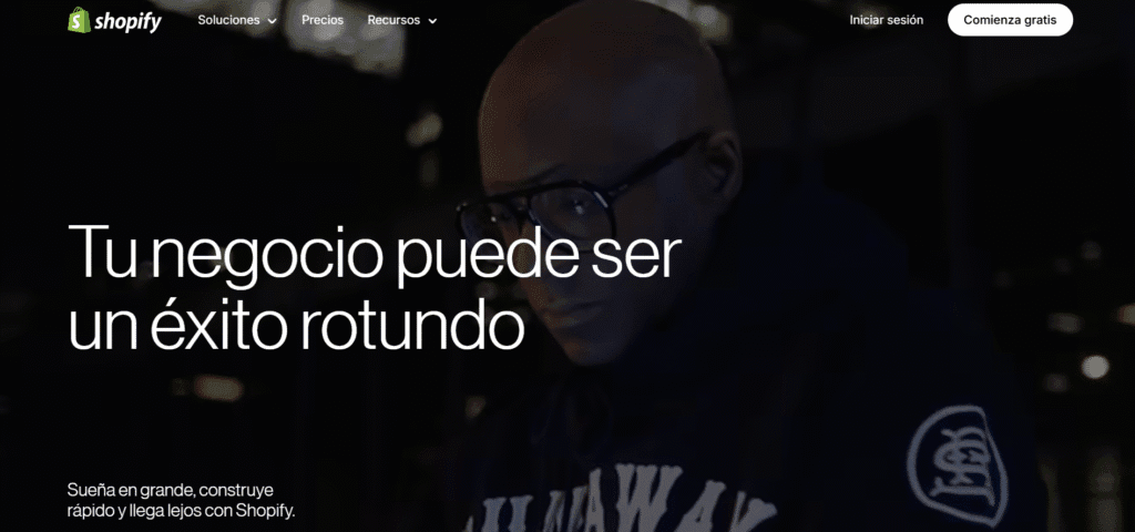 Captura de pantalla de la página de inicio de Shopify, una de las plataformas en la comparativa Shopify vs WooCommerce vs BigCommerce.