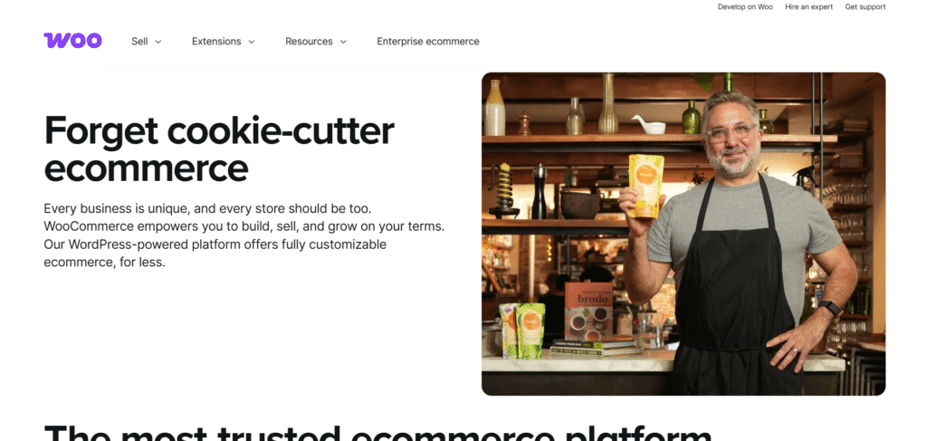 Página principal de WooCommerce, una solución de e-commerce para WordPress, explicando sus beneficios frente a Shopify o BigCommerce.
