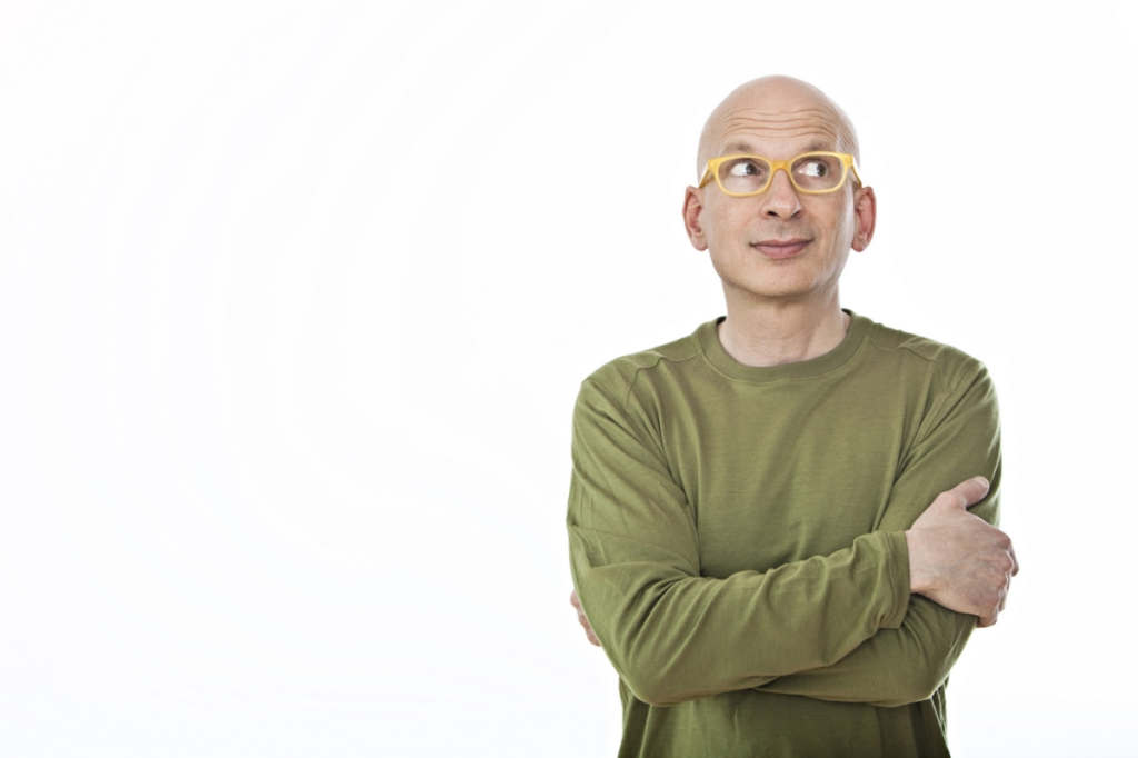 Seth Godin, autor y experto en marketing, como ejemplo de marca personal exitosa construida a través de la consistencia.